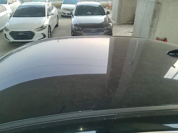 Фото 27 - Hongqi E-QM5