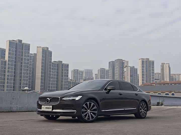 Фото 1 - Volvo S90