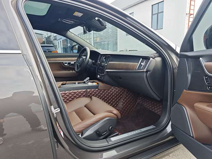 Фото 10 - Volvo S90