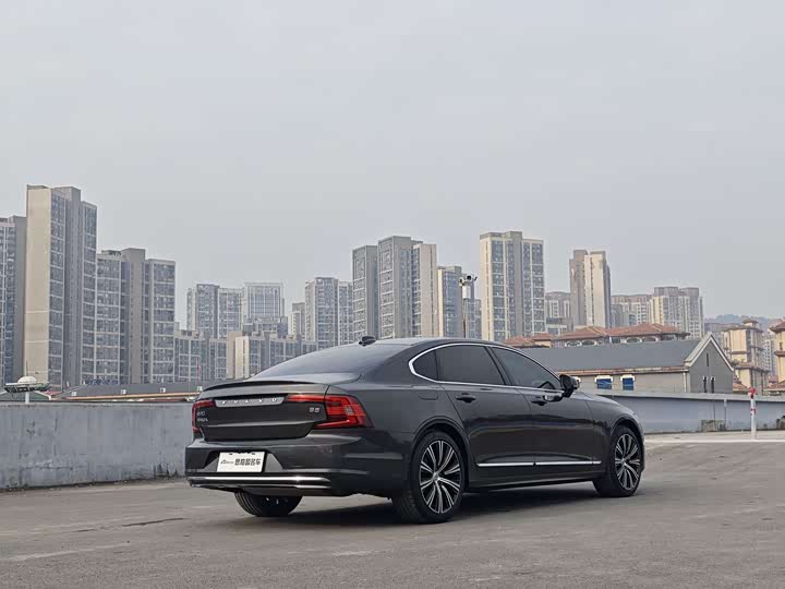 Фото 12 - Volvo S90