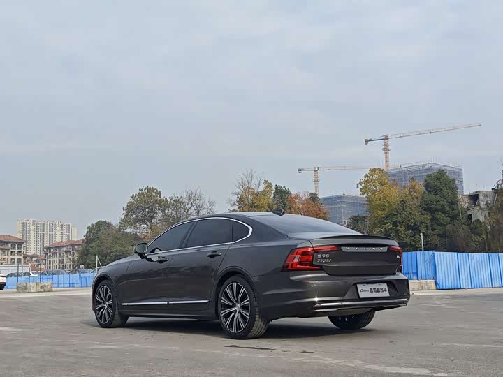 Фото 14 - Volvo S90