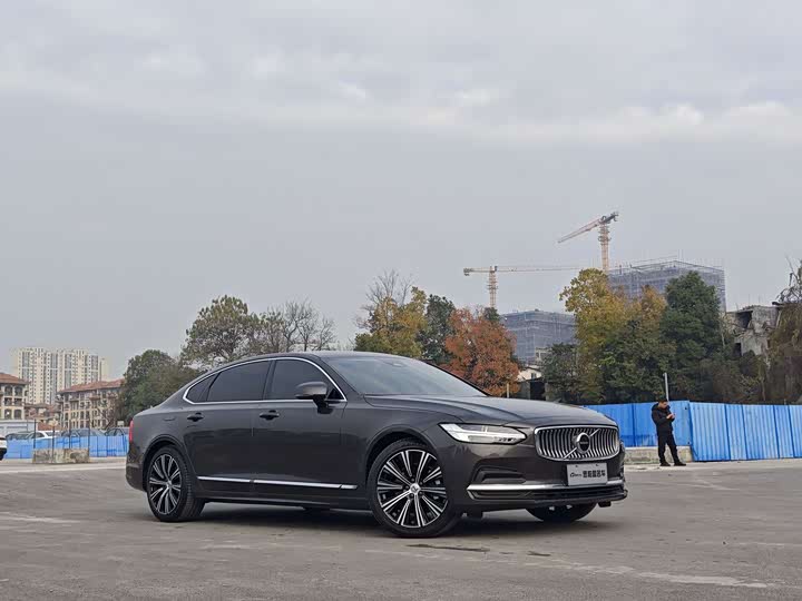 Фото 3 - Volvo S90
