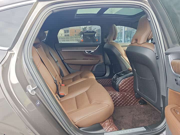 Фото 6 - Volvo S90