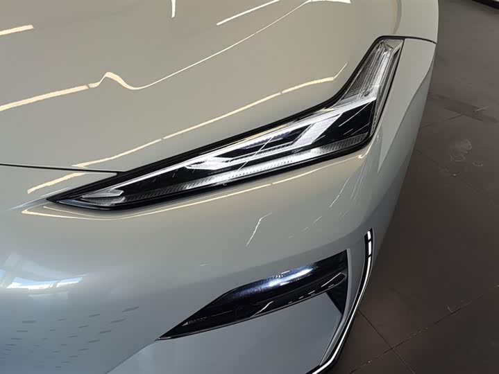 Фото 5 - Geely Galaxy E8