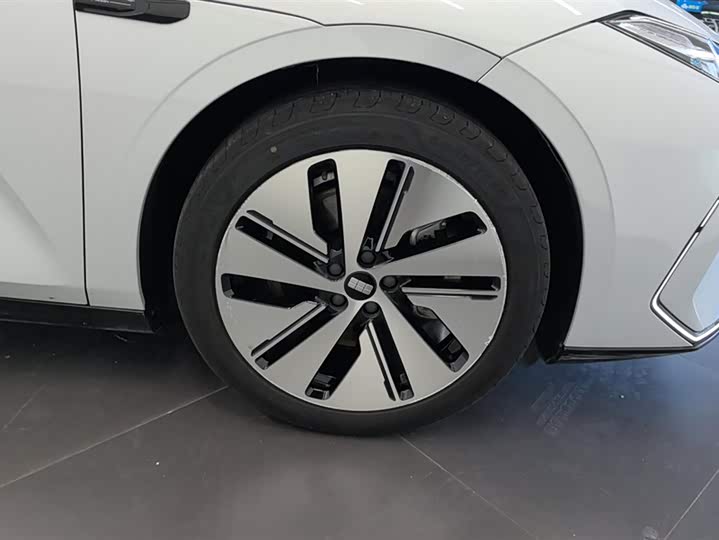 Фото 6 - Geely Galaxy E8