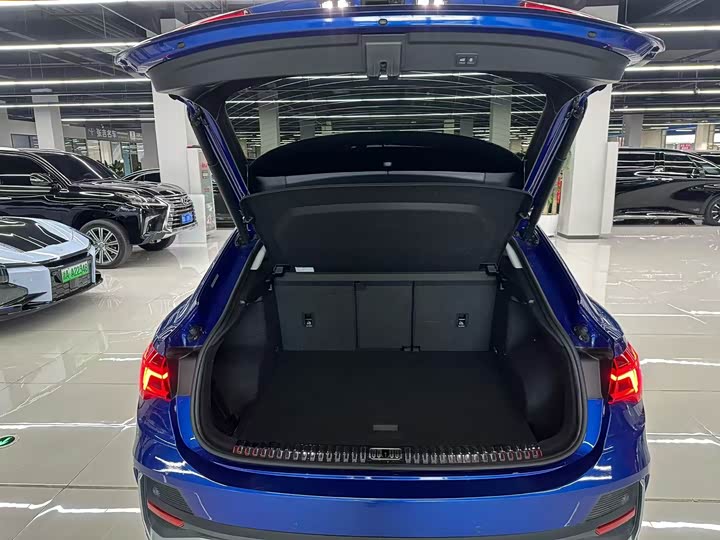 Фото 11 - Audi Q3 Sportback