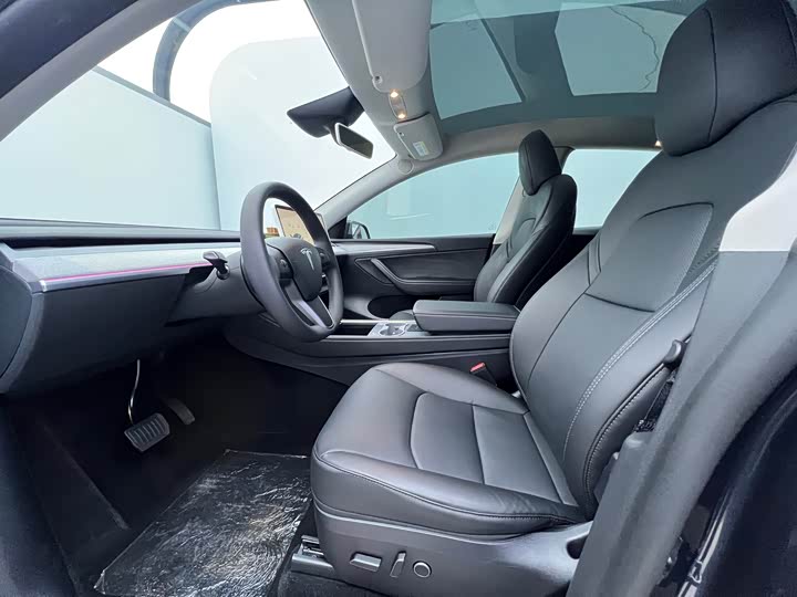 Фото 10 - Tesla Model Y