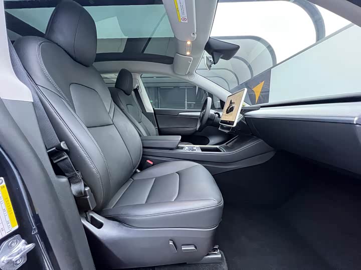 Фото 19 - Tesla Model Y