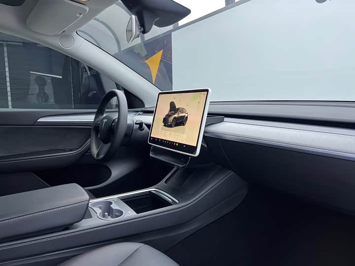 Фото 20 - Tesla Model Y