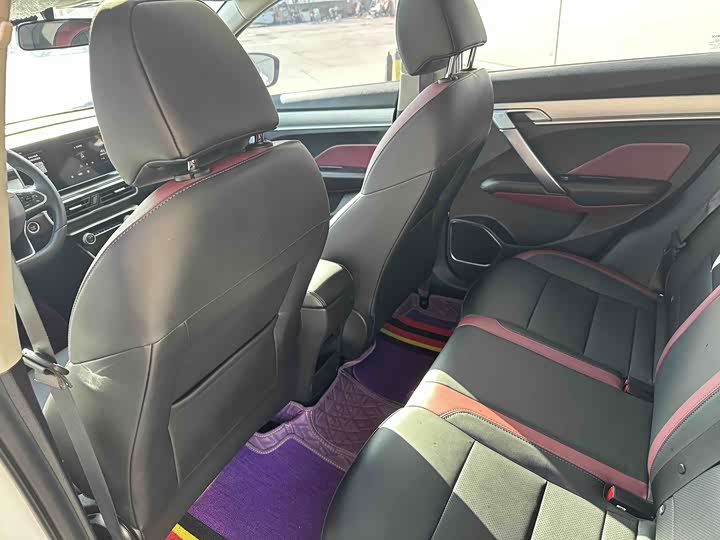 Фото 6 - Geely Coolray