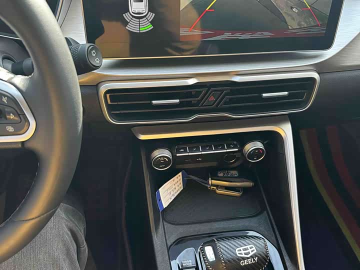 Фото 7 - Geely Coolray