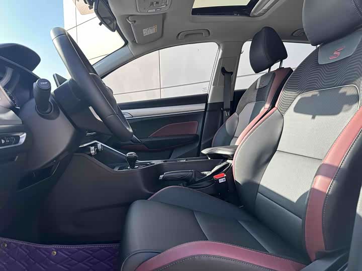 Фото 9 - Geely Coolray