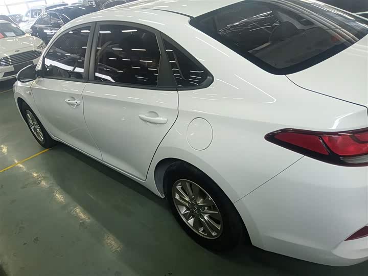 Фото 5 - Hyundai Celesta