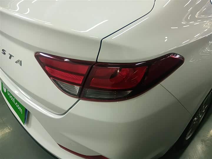 Фото 8 - Hyundai Celesta