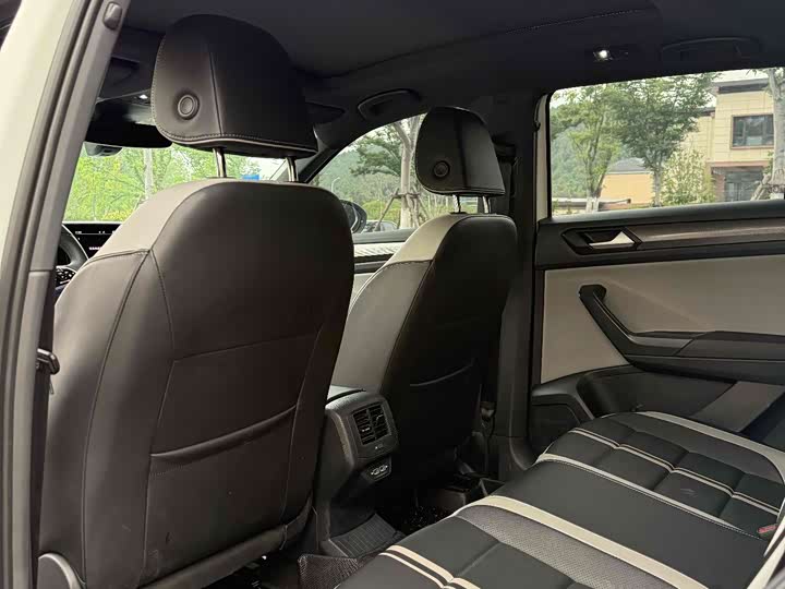 Фото 6 - Volkswagen T-Roc