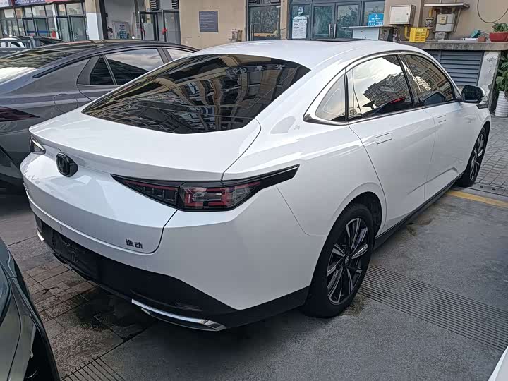 Фото 15 - Changan Eado Plus