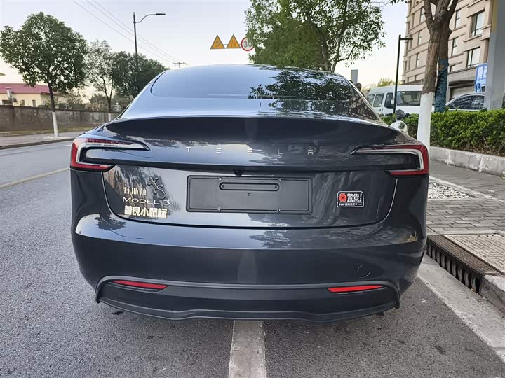 Фото 6 - Tesla Model 3