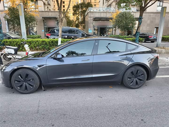 Фото 7 - Tesla Model 3