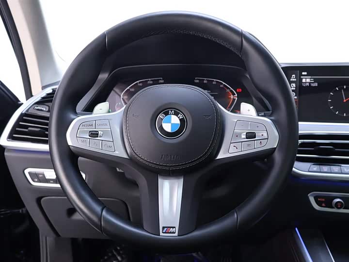 Фото 17 - BMW X5