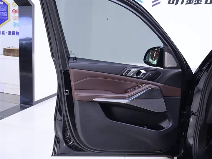 Фото 19 - BMW X5