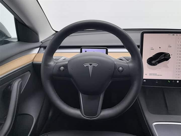 Фото 11 - Tesla Model 3