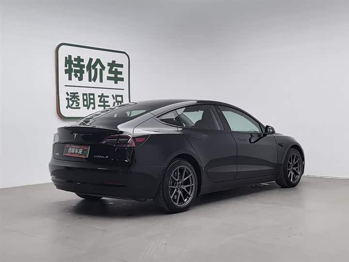 Фото 2 - Tesla Model 3