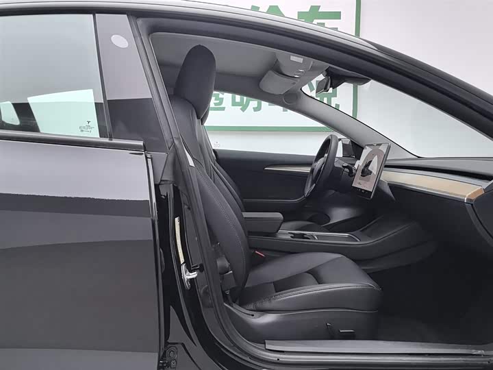 Фото 23 - Tesla Model 3