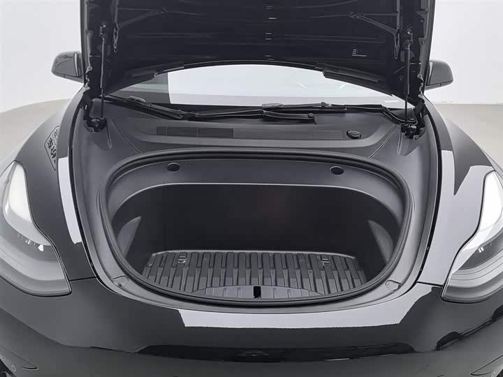 Фото 6 - Tesla Model 3