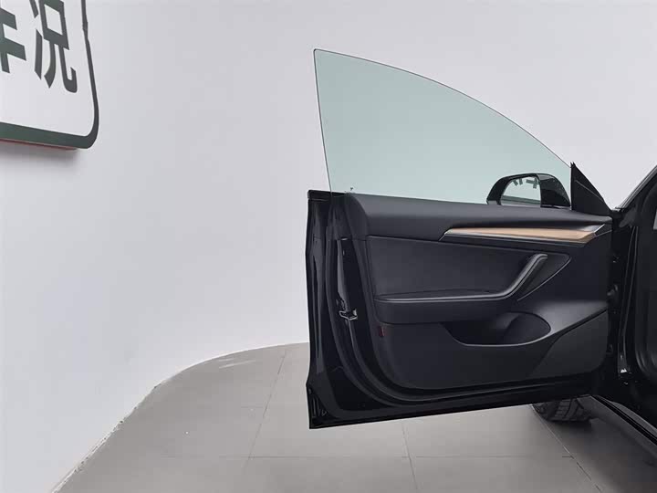 Фото 8 - Tesla Model 3