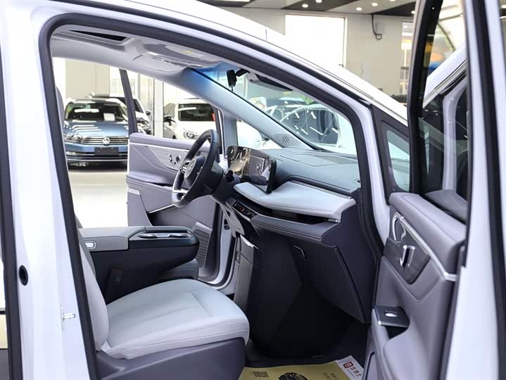 Фото 17 - Buick GL8 ES