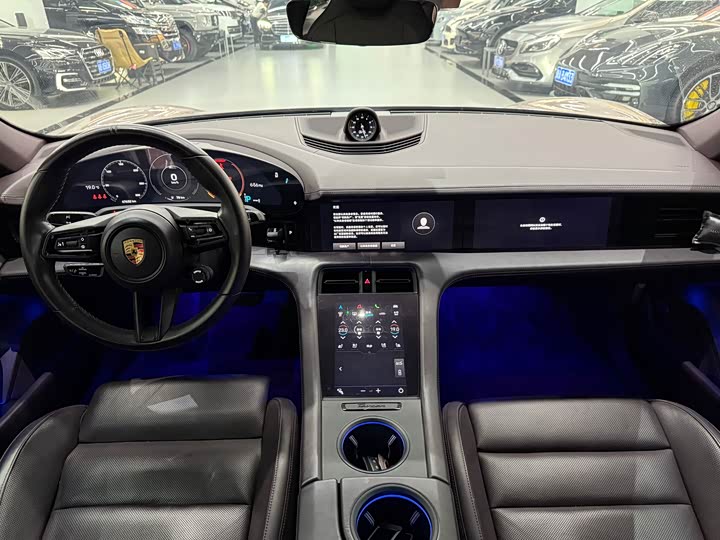 Фото 10 - Porsche Taycan