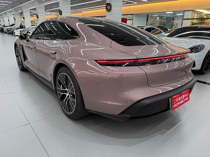 Фото 4 - Porsche Taycan