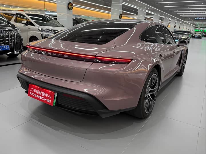 Фото 6 - Porsche Taycan