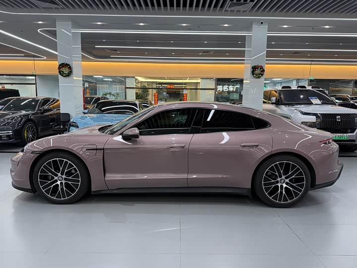 Фото 7 - Porsche Taycan