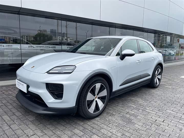 Фото 1 - Porsche Macan EV