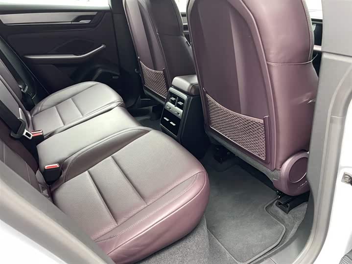 Фото 7 - Porsche Macan EV