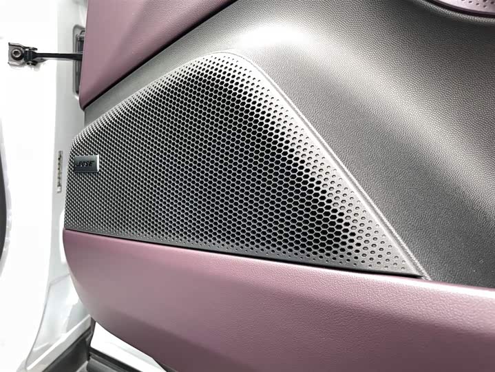 Фото 9 - Porsche Macan EV