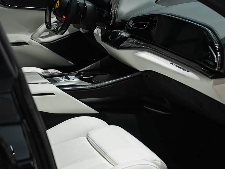 Фото 19 - Ferrari Purosangue