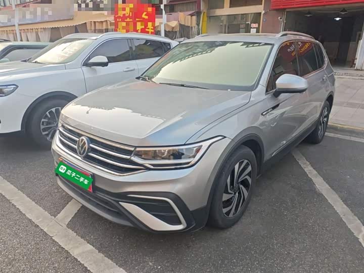 Фото 1 - Volkswagen Tiguan L Pro