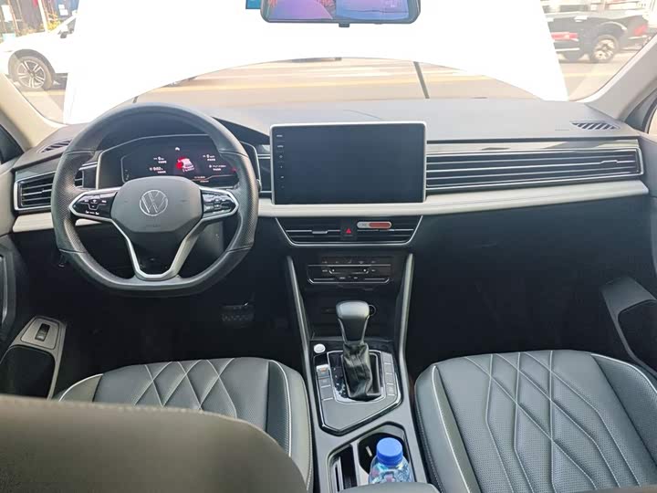 Фото 10 - Volkswagen Tiguan L Pro