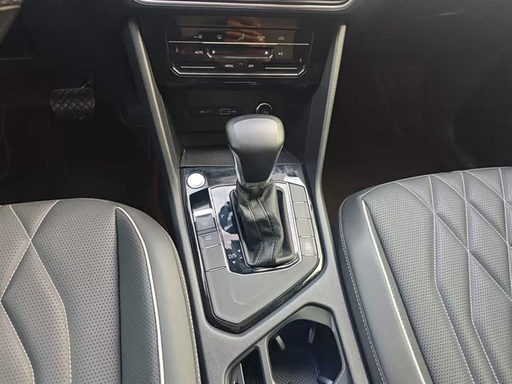 Фото 14 - Volkswagen Tiguan L Pro