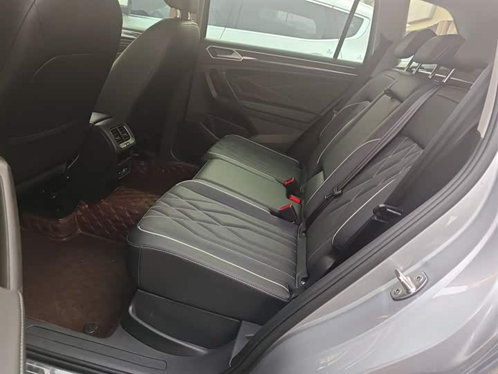 Фото 17 - Volkswagen Tiguan L Pro