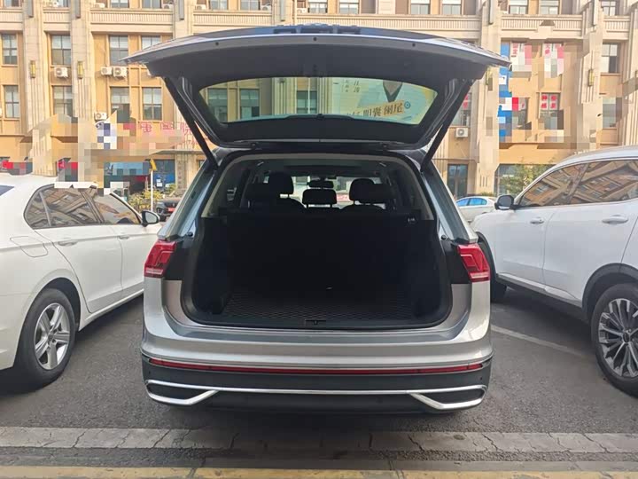 Фото 19 - Volkswagen Tiguan L Pro