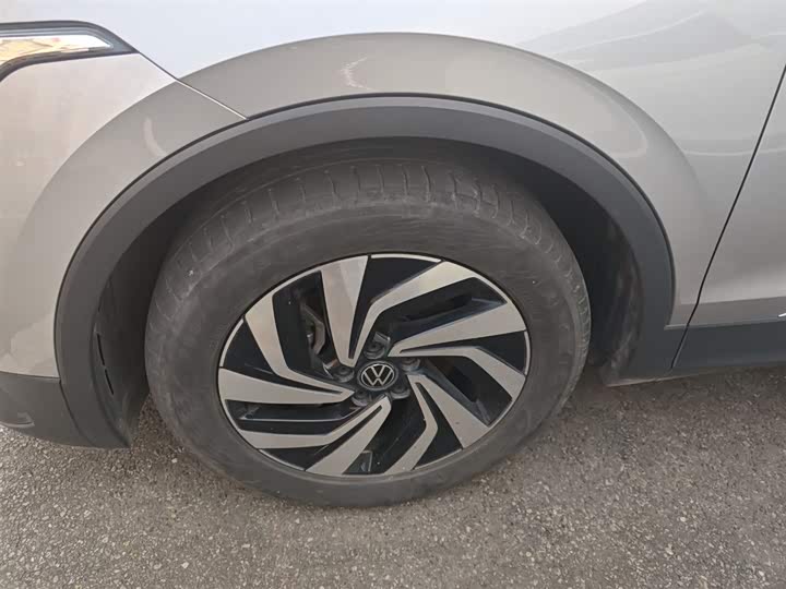 Фото 23 - Volkswagen Tiguan L Pro