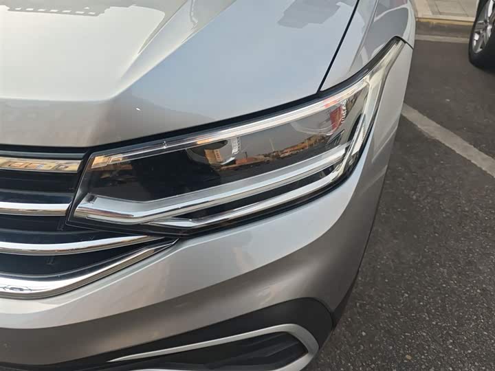 Фото 24 - Volkswagen Tiguan L Pro