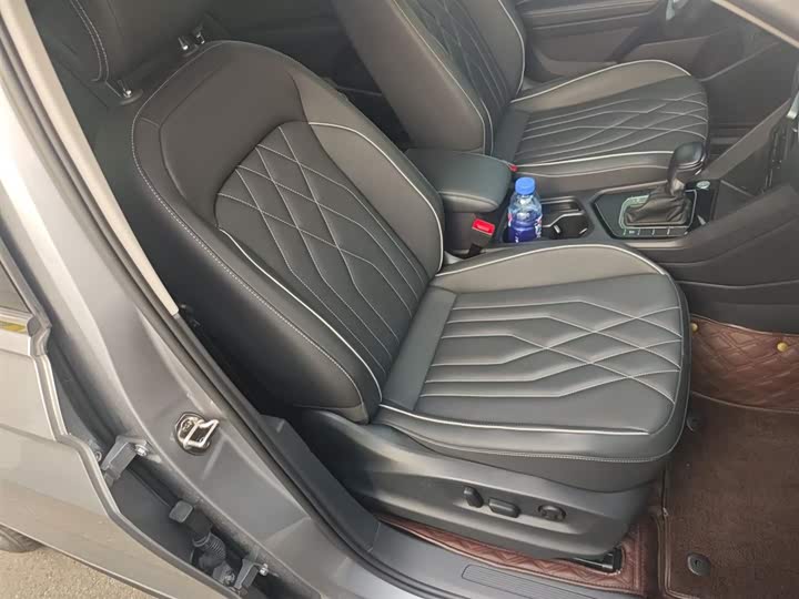 Фото 25 - Volkswagen Tiguan L Pro