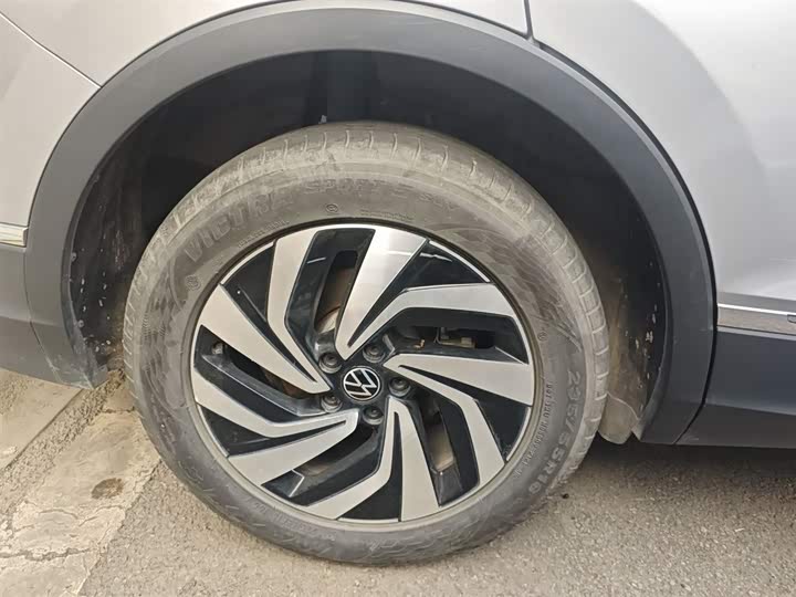 Фото 26 - Volkswagen Tiguan L Pro