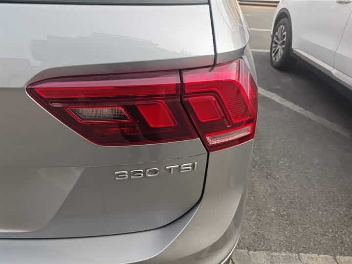 Фото 8 - Volkswagen Tiguan L Pro