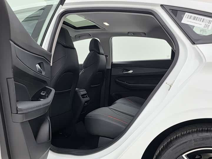 Фото 10 - Geely Binrui