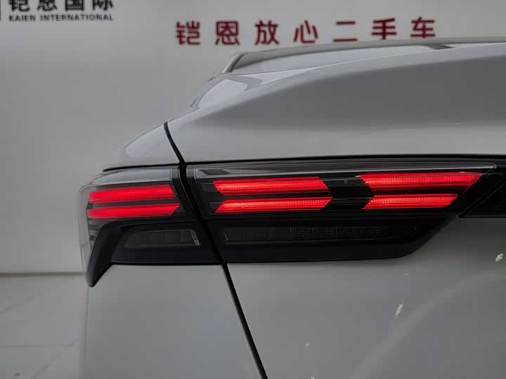 Фото 8 - Geely Binrui